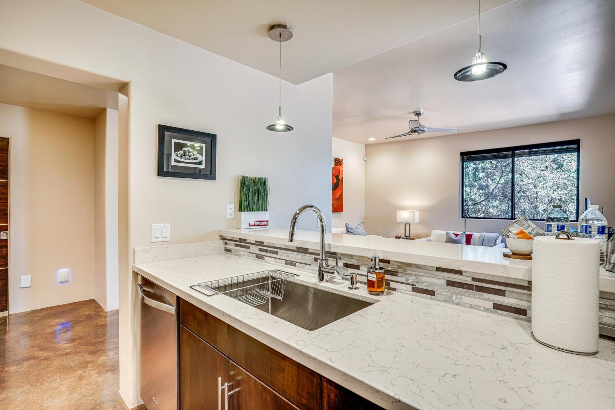 شقة Sedona Couples Retreat With Patio Walk To Trails! المظهر الخارجي الصورة